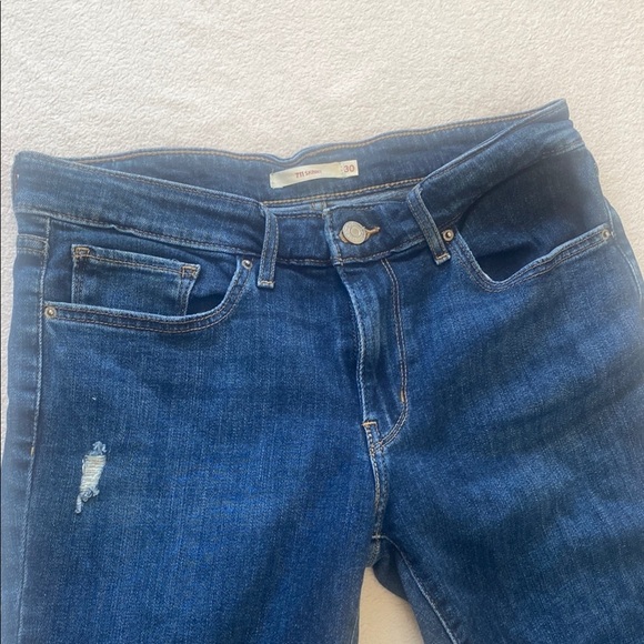 Levi's Blue Skinny Jeans with Distressed Details - Picture 3 of 11